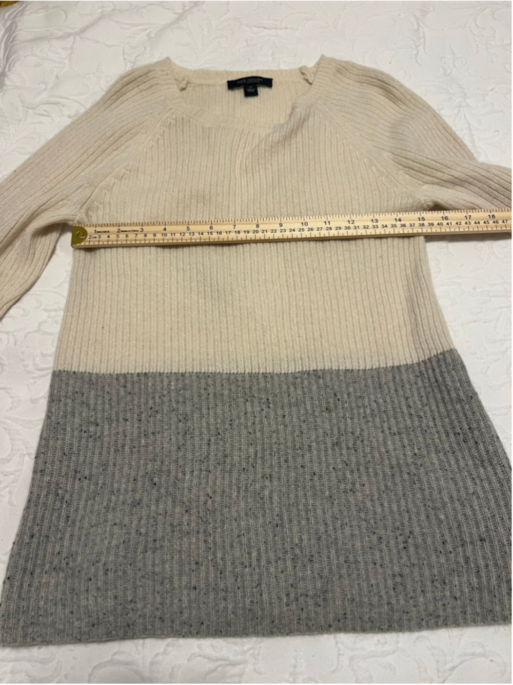 Women's Ann Taylor Cashmere Colorblock Sweater XS Beige Grey - Picture 7 of 8
